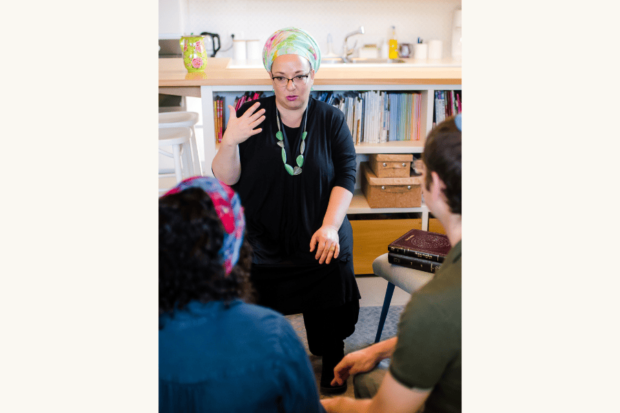 הרבנית שרה סגל-כץ. צילום איילת לנדאו - מגזין גלויה

Rabbanit Sarah Segal-Katz