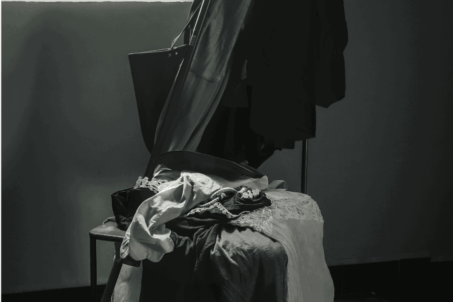 השלכות, שיר מאת רותה קשת - מגזין גלויה