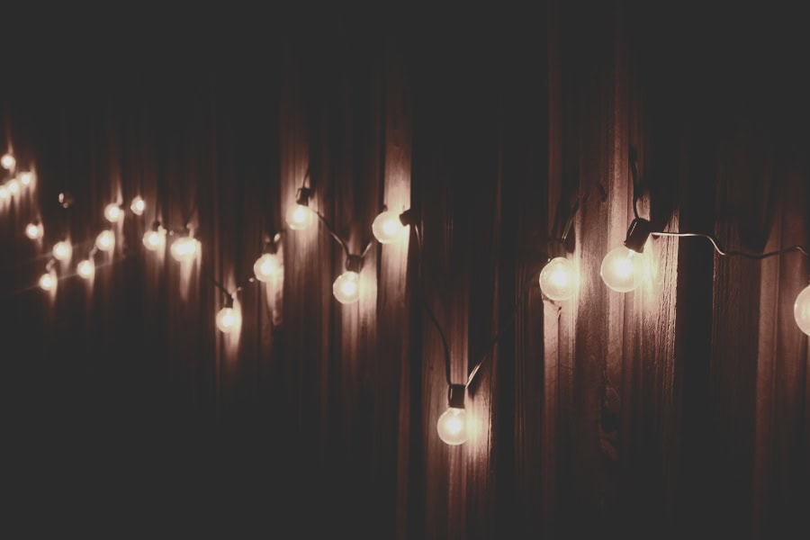 יד - שיר מאת: עומר ארבל, פורסם במשיב הרוח ומגזין גלויה