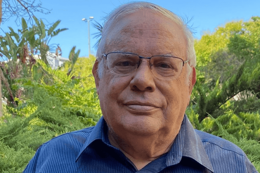 "יש לי רגש שאני רוצה לבטא ואני מוצא שאני מסוגל לבטא אותו דרך השירה" - ראיון גלוי עיניים עם מרטין הרשקוביץ