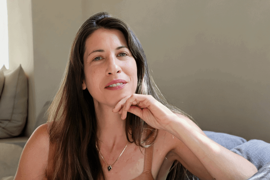 "החיים עצמם מזינים את הכתיבה" - ראיון גלוי עיניים עם המשוררת משי פרץ דרור