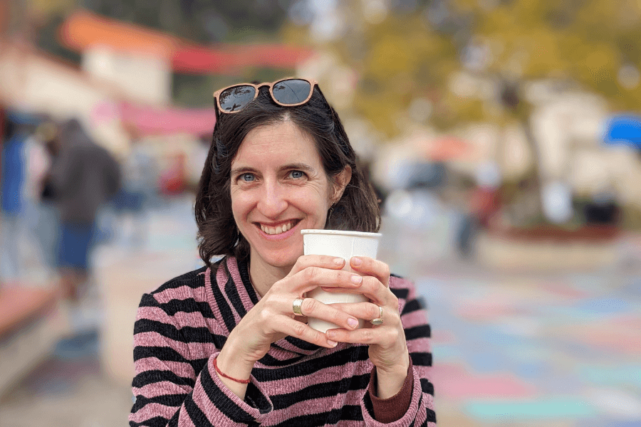 "כל רגע, מפגש או חוויה הוא בעל פוטנציאל השראתי" - ראיון גלוי עיניים עם המשוררת אורה ברקן