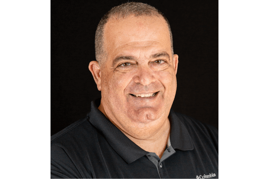 "הכתיבה שלי היא כורח" - ראיון גלוי עיניים עם המשורר יצחק גווילי