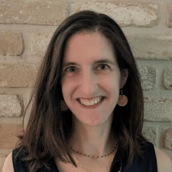 "כל רגע, מפגש או חוויה הוא בעל פוטנציאל השראתי" - ראיון גלוי עיניים עם המשוררת אורה ברקן