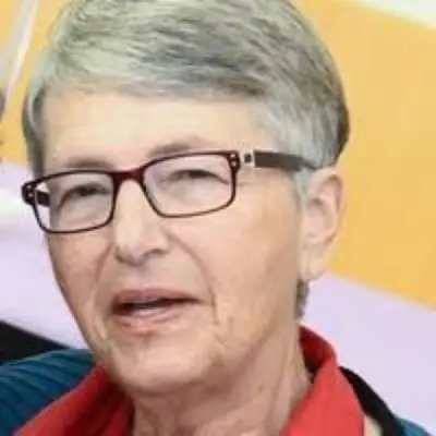 נעמי גרץ - מגזין גלויה