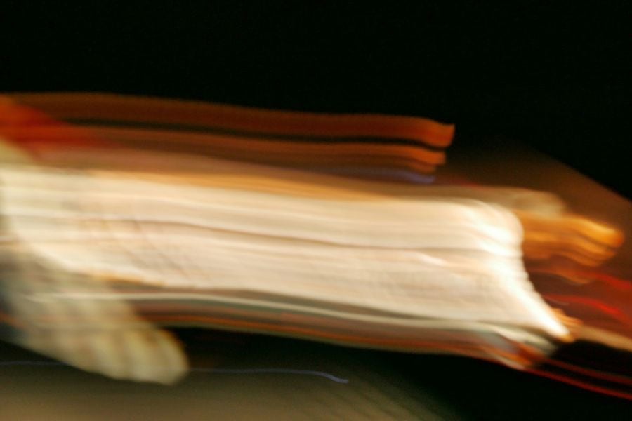 שפת אמי אינה שפתי, שיר מאת דנה שניצר משיח - מגזין גלויה