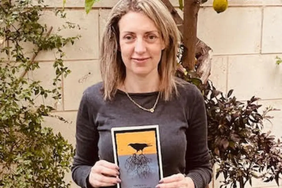 "הכתיבה היא התרפיה שלי" - ראיון גלוי עיניים עם המשוררת דנה שניצר משיח