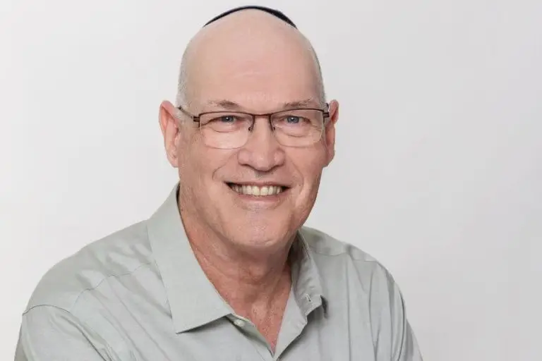 ״אני איש גשר״ - ראיון גלוי עיניים עם הרב ד״ר גבי ברזלי