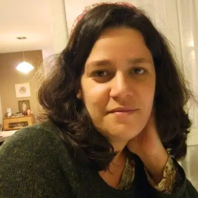 הרבה נועה מזור - מגזין גלויה